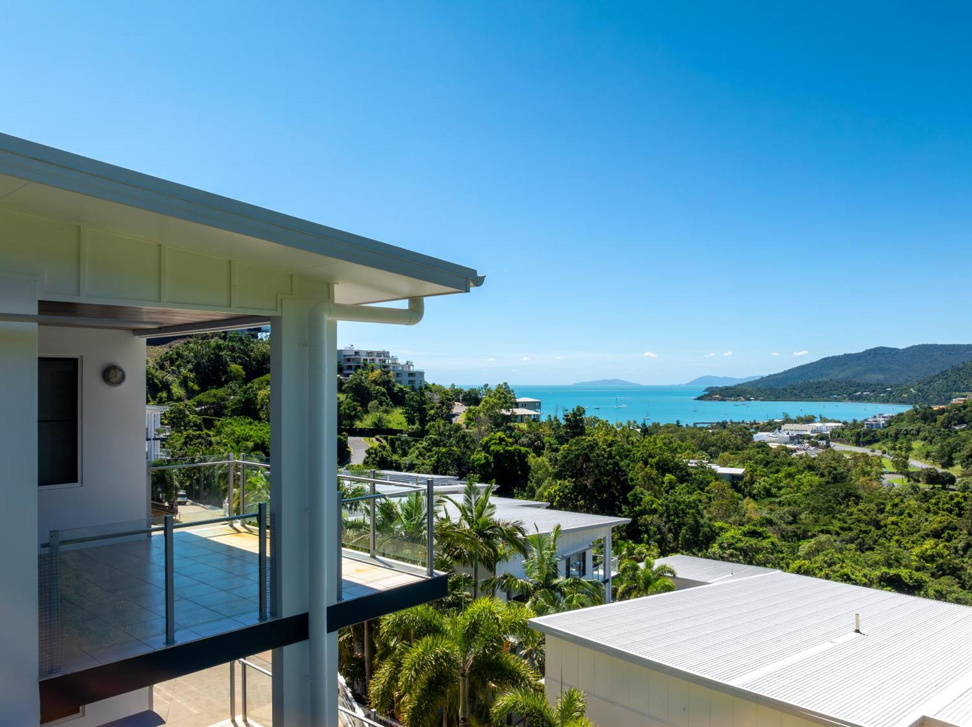 Airlie Summit Aparthotel 4*